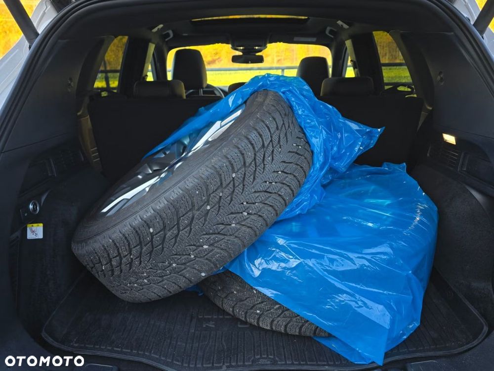 Ford Kuga 2.5 Duratec FHEV 4x4 ST-LINE - 40