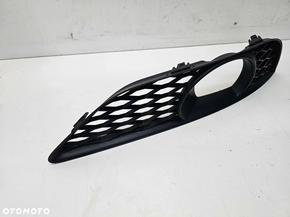KRATKA HALOGENU ATRAPA ZDERZAKA PRAWA AUDI Q7 4L LIFT 4L0807676C - 2