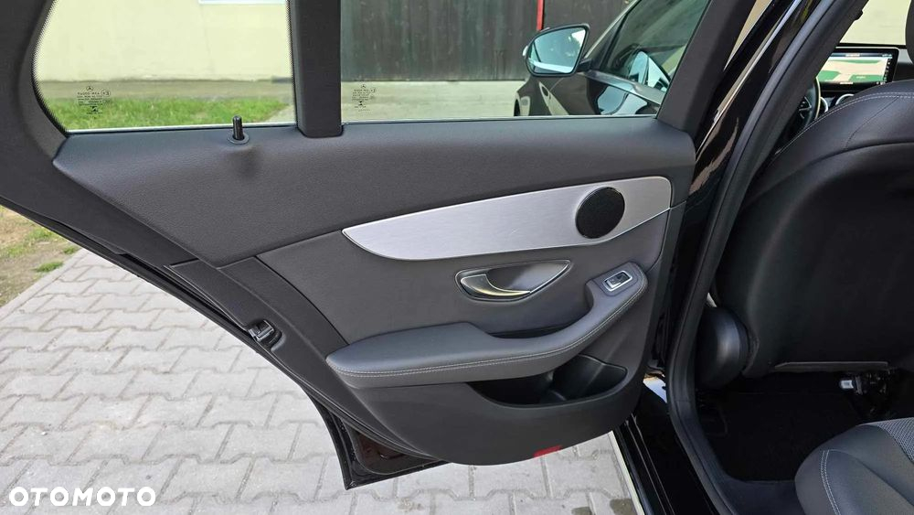 Mercedes-Benz Klasa C 220 d 4Matic T 9G-TRONIC Avantgarde - 30
