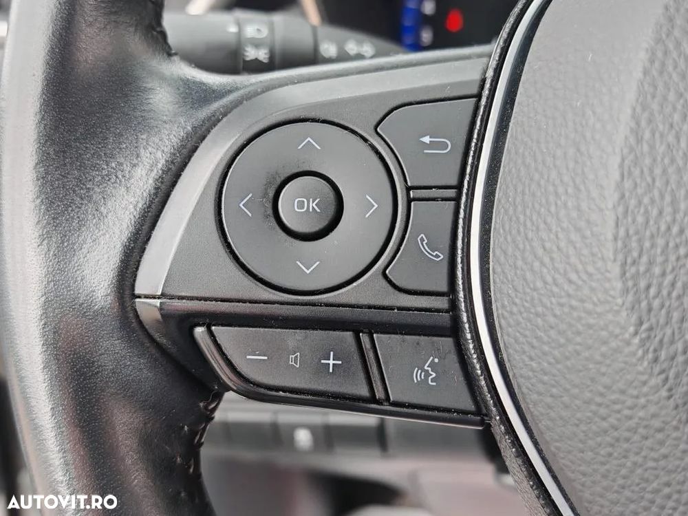 Toyota Corolla ver-sedan-1-8-hsd-dynamic - 19