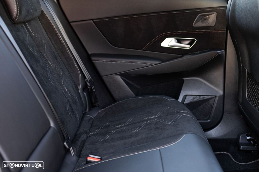 DS DS7 Crossback E-Tense Performance Line EAT8 - 32