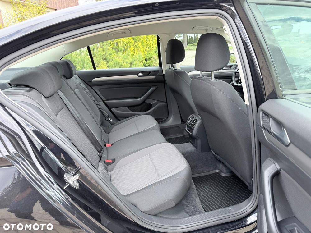 Volkswagen Passat - 15