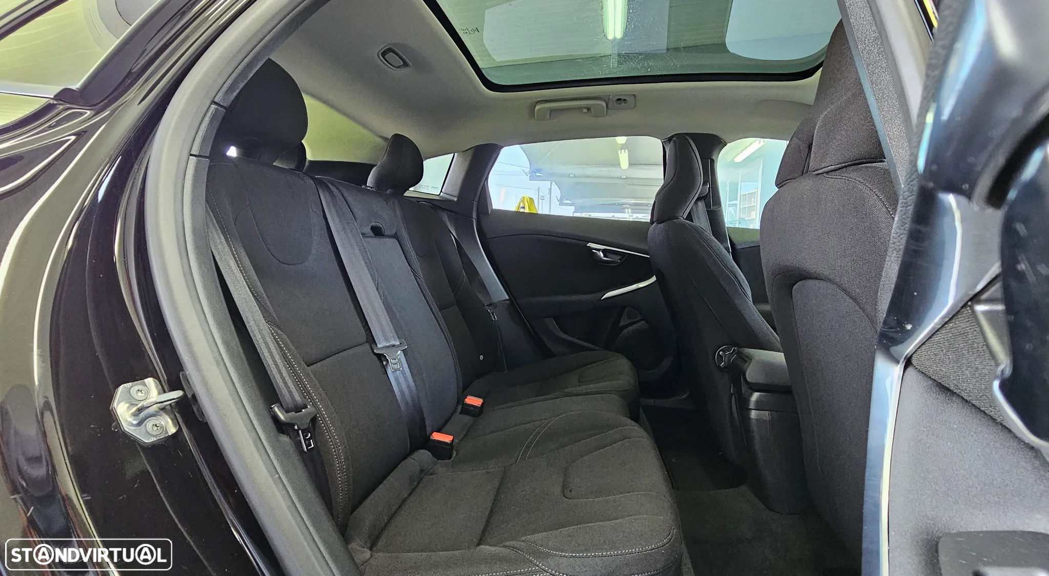 Volvo V40 Cross Country 2.0 D3 Kinetic - 28
