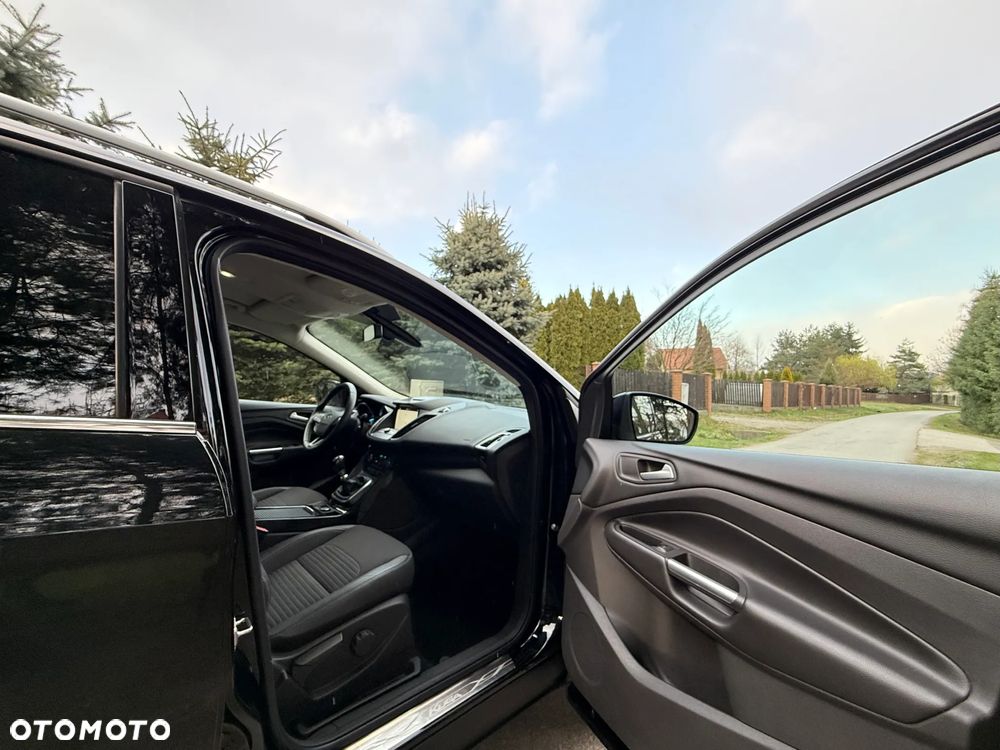 Ford Kuga 1.5 EcoBoost 2x4 Titanium - 25