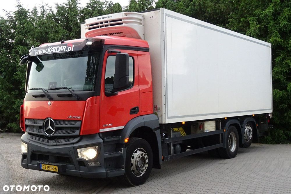 Mercedes-Benz Antos 2840 sypialna euro 6 kontener chłodnia 18 palet 3 osie - 17