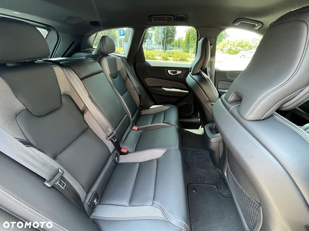 Volvo XC 60 B4 B R-Design - 13
