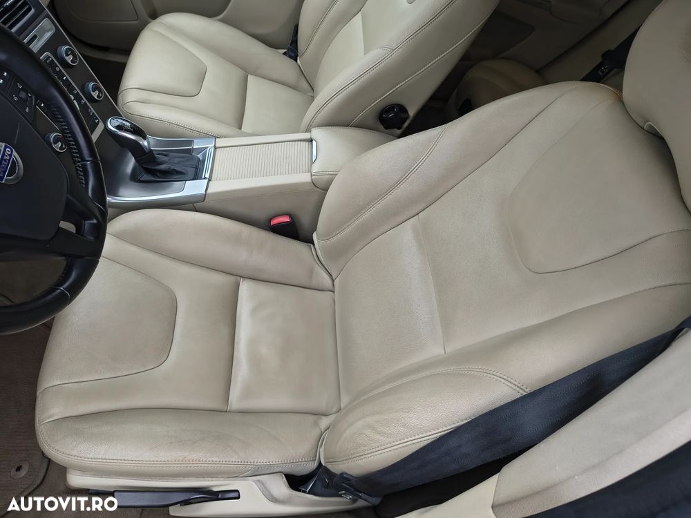 Volvo XC 60 D4 AWD Geartronic Momentum - 14