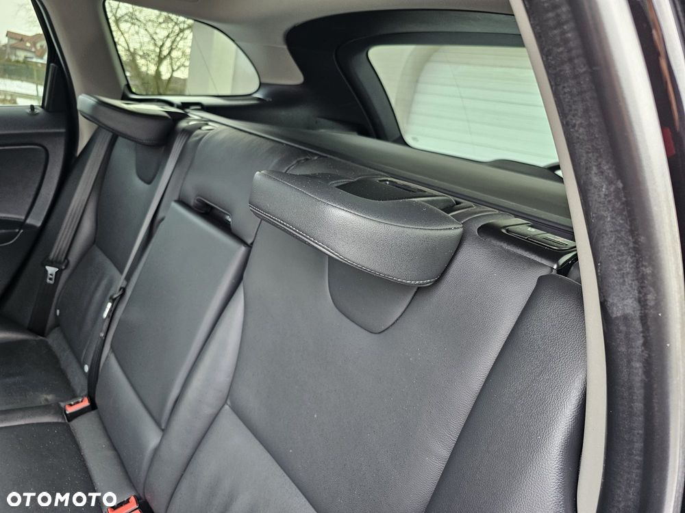 Volvo XC 60 D5 AWD Geartronic Summum - 12