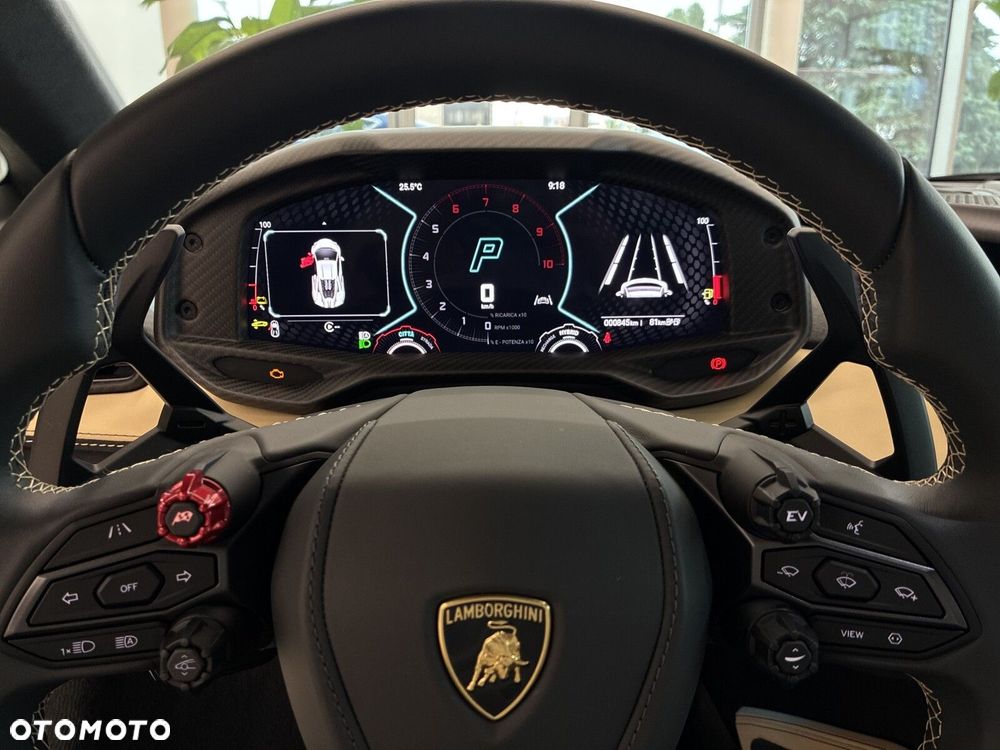 Lamborghini Revuelto - 15