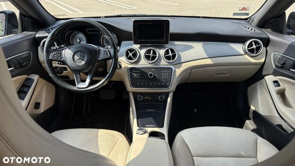 Mercedes-Benz CLA 250 7G-DCT Urban - 19