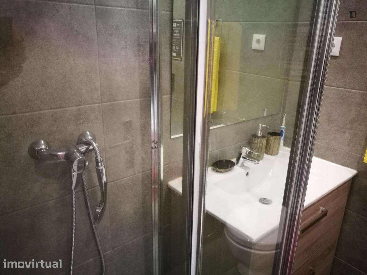 Quarto - localizado em Cedofeita Porto - Grande imagem: 4/34