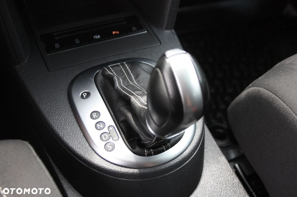 Volkswagen Touran 2.0 TDI DPF BlueMotion Technology DSG Cup - 18
