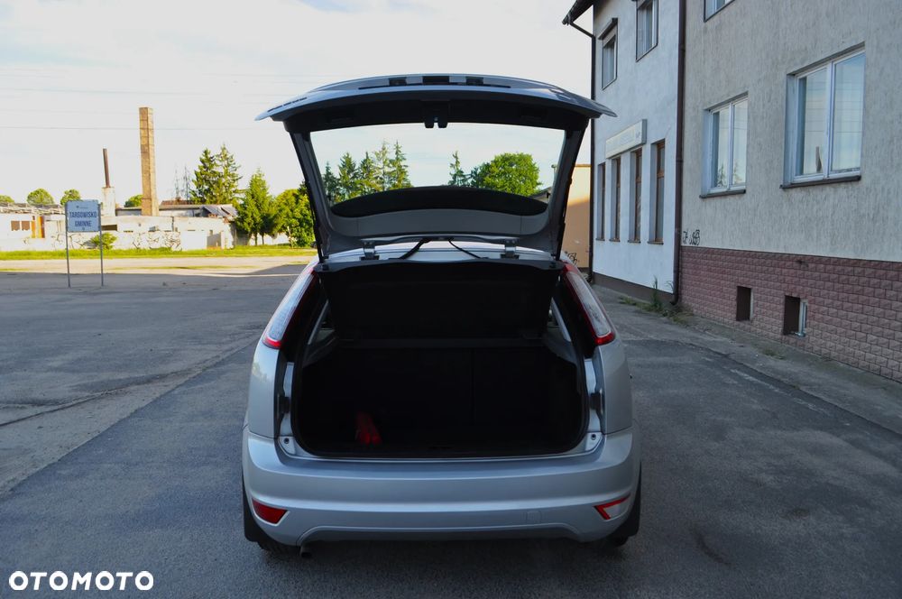 Ford Focus 1.6 Trend + - 8