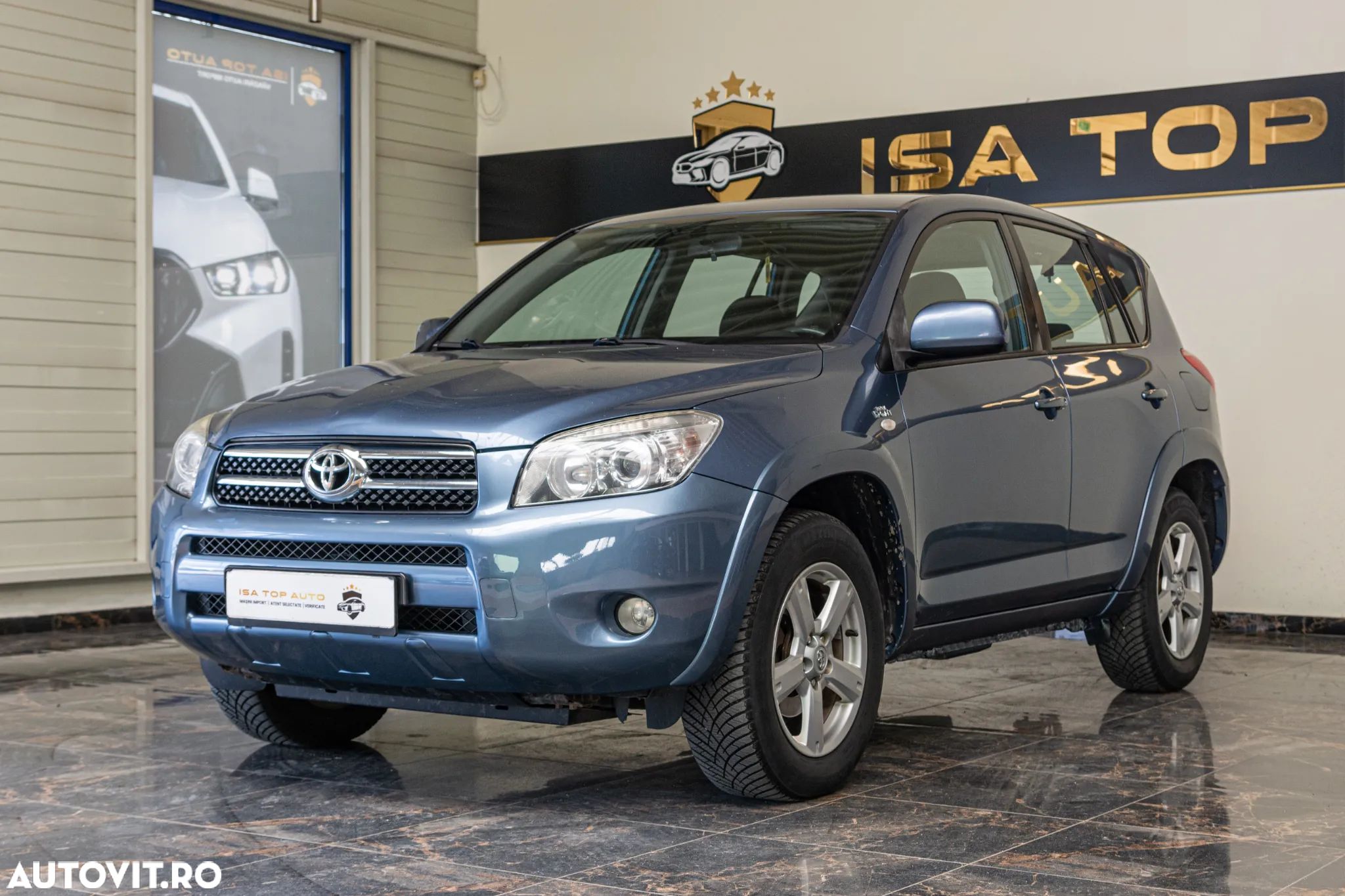 Toyota RAV4 - 1