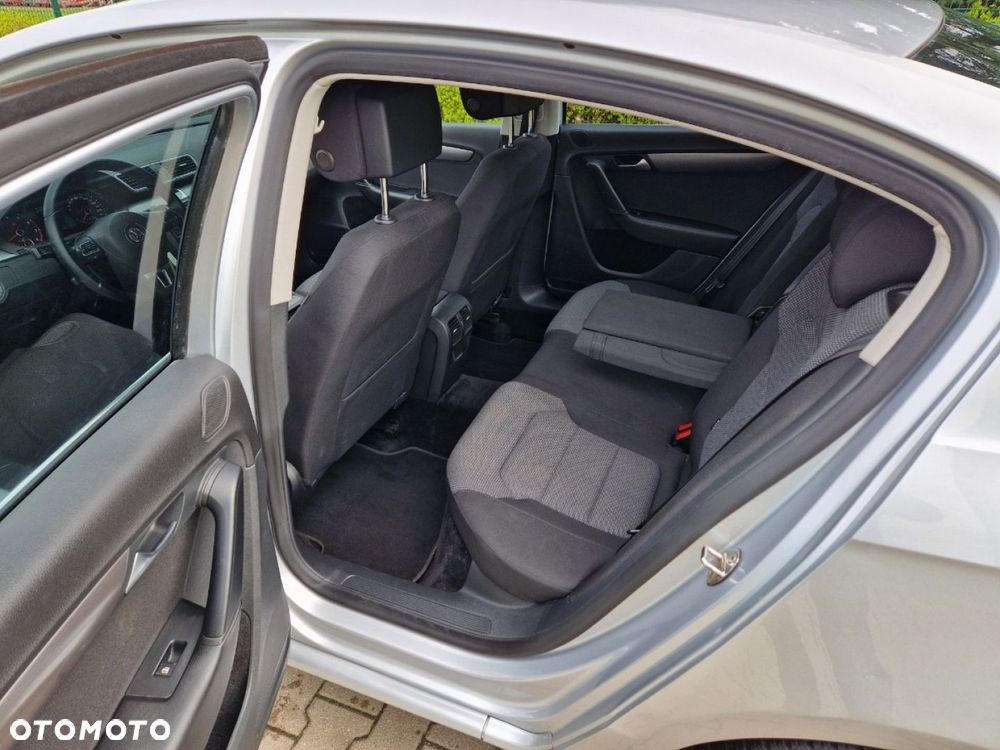 Volkswagen Passat - 14