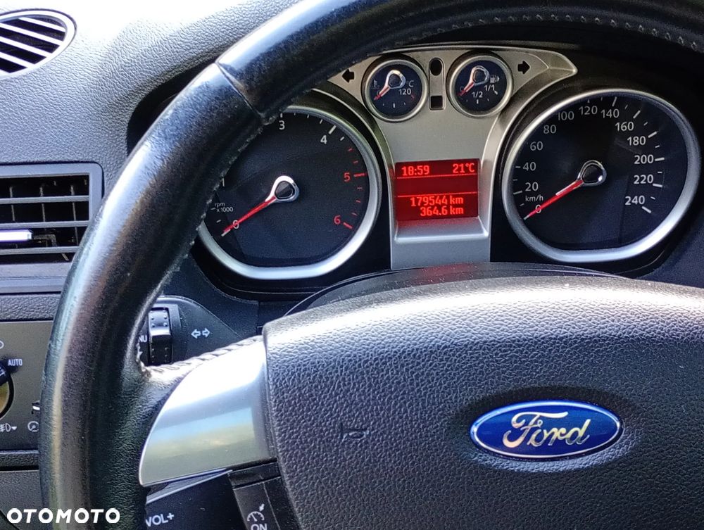 Ford Kuga - 16