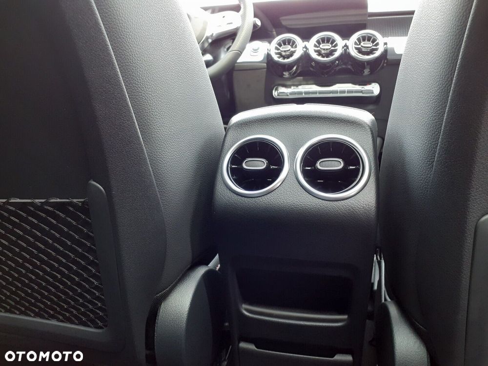 Mercedes-Benz EQB - 27