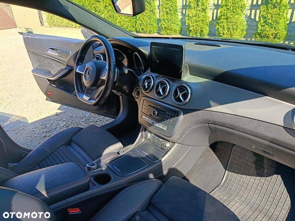 Mercedes-Benz CLA 200 7G-DCT AMG Line - 7