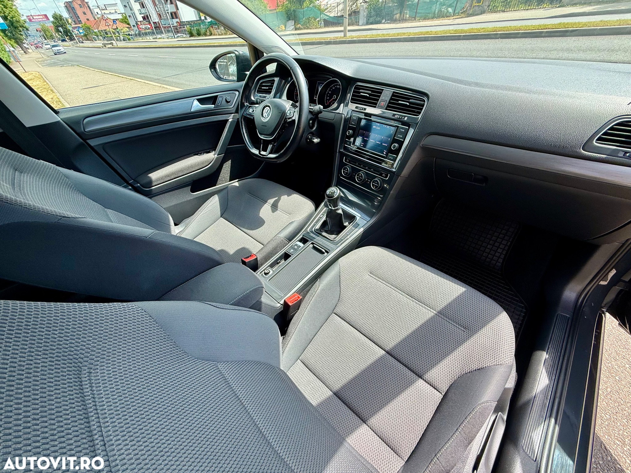Volkswagen Golf 1.6 TDI Comfortline - 14