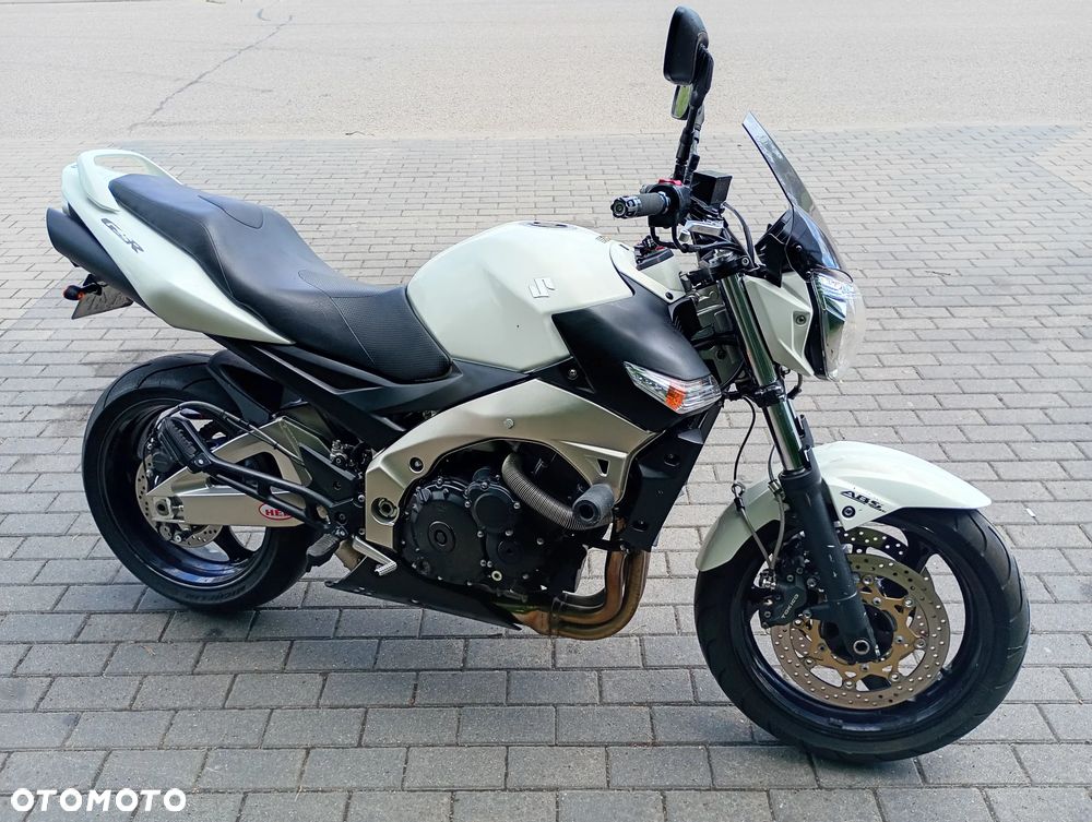 Suzuki GSR - 5