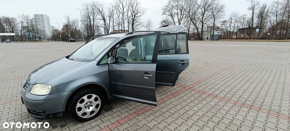 Volkswagen Touran - 4