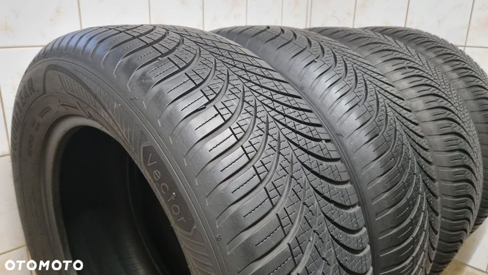 Opony całoroczne 255/60 R18 112V GoodYear Vector 4Seasons Gen-3 SUV - 2