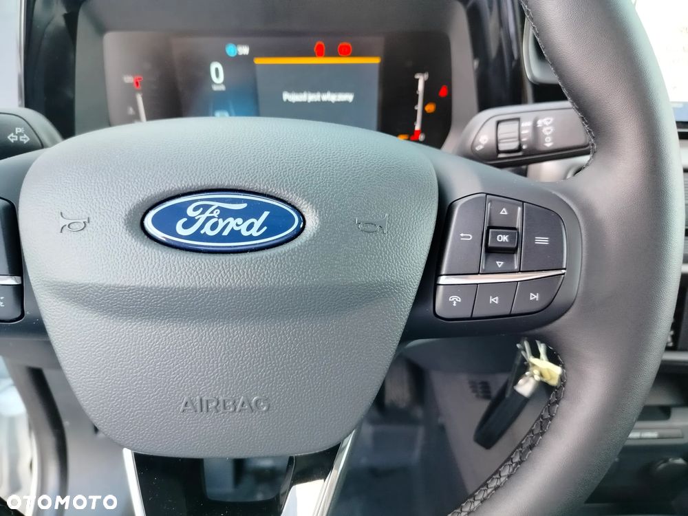 Ford Transit Courier - 10