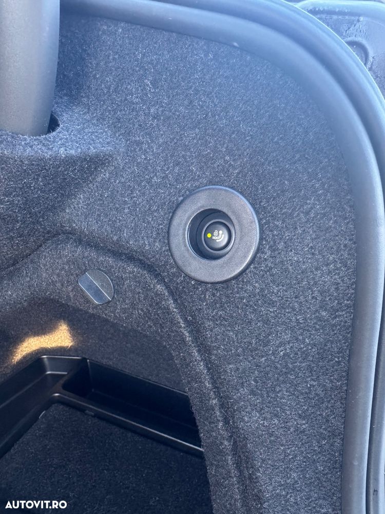 BMW Seria 3 320i AT - 13