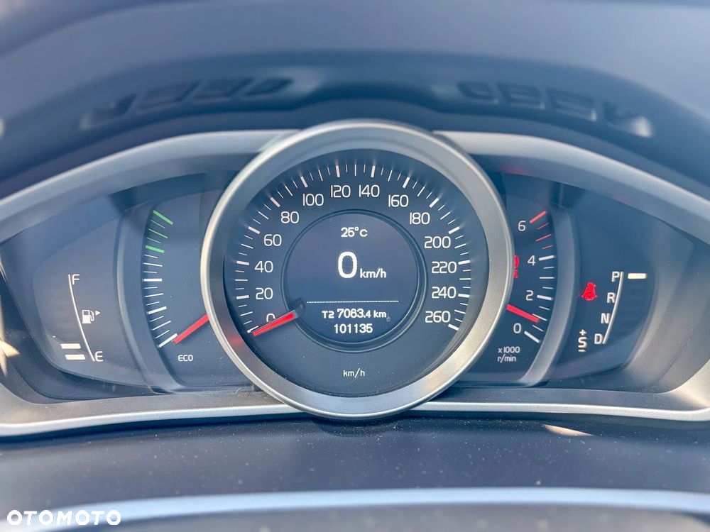 Volvo V40 D2 Geartronic - 10