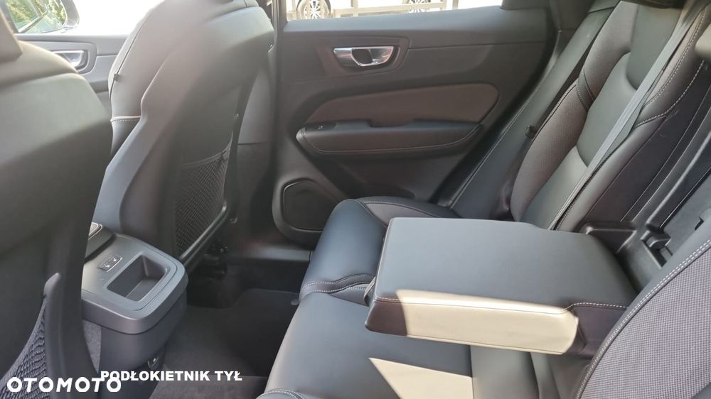 Volvo XC 60 B4 D AWD Plus Dark - 17