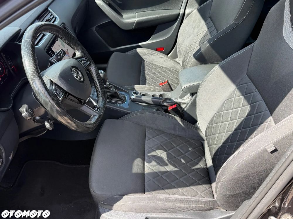 Skoda Octavia 2.0 TDI DSG RS - 12