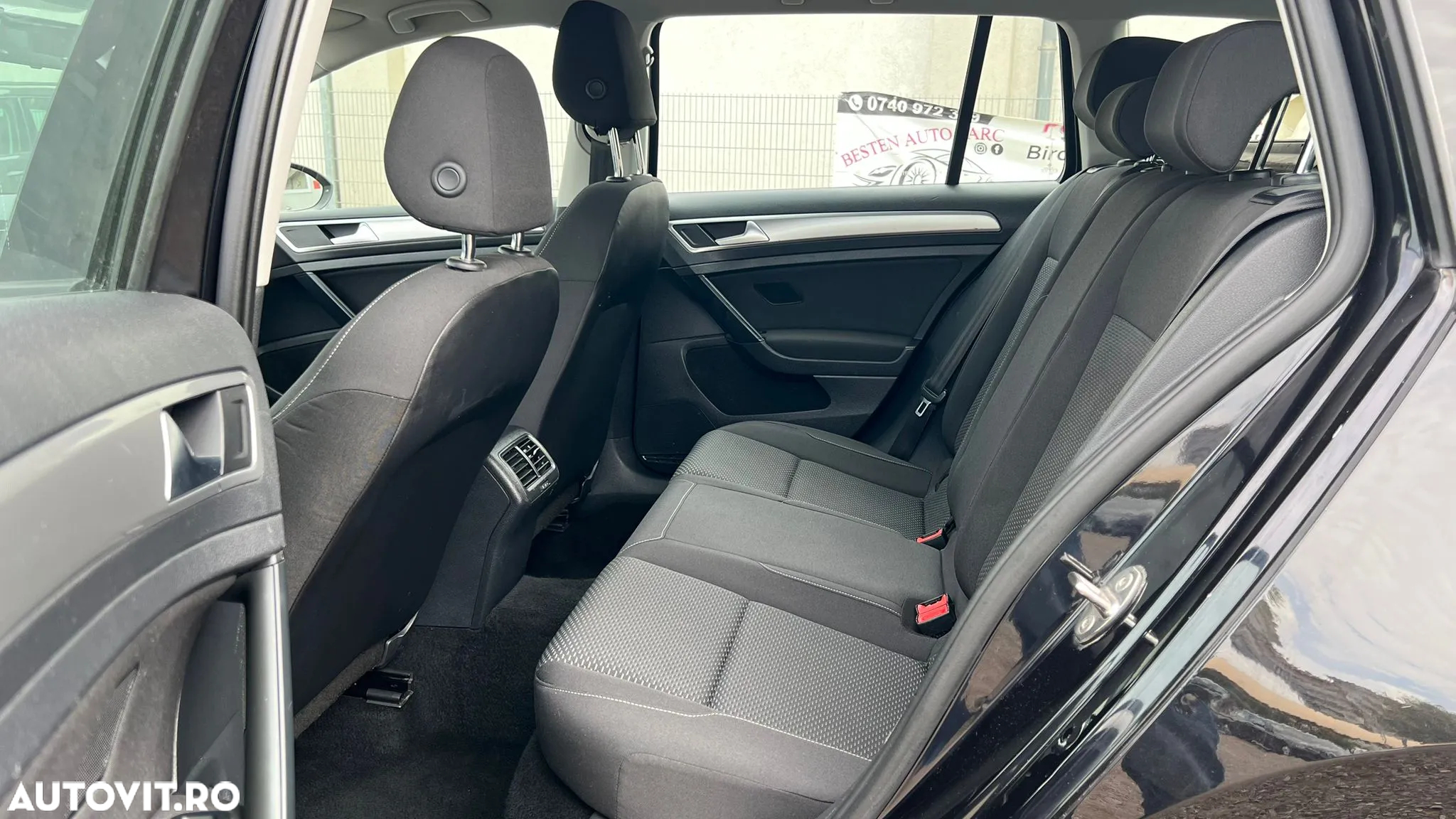 Volkswagen Golf - 23
