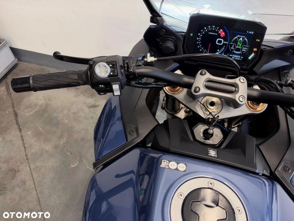 Suzuki GSX - 36