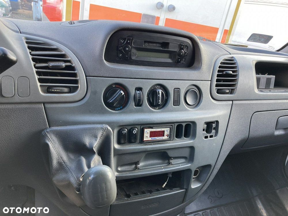 Mercedes-Benz Sprinter - 17