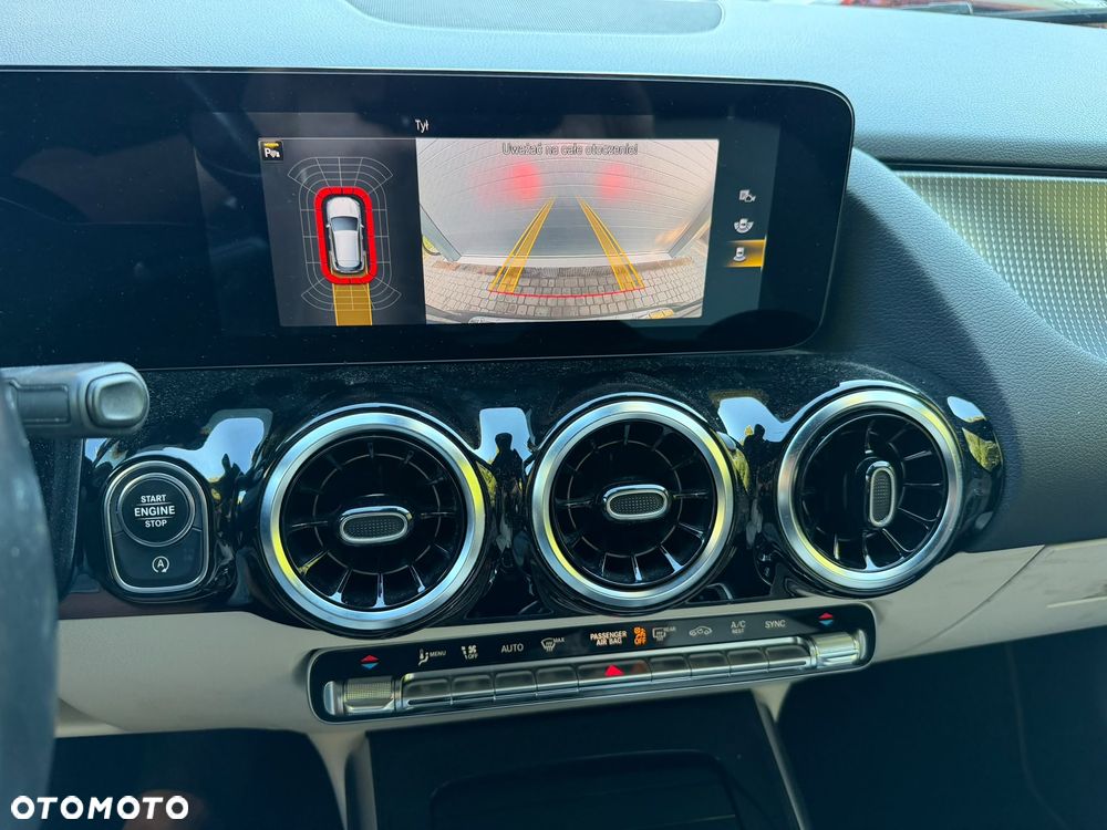 Mercedes-Benz GLA 200 d - 13