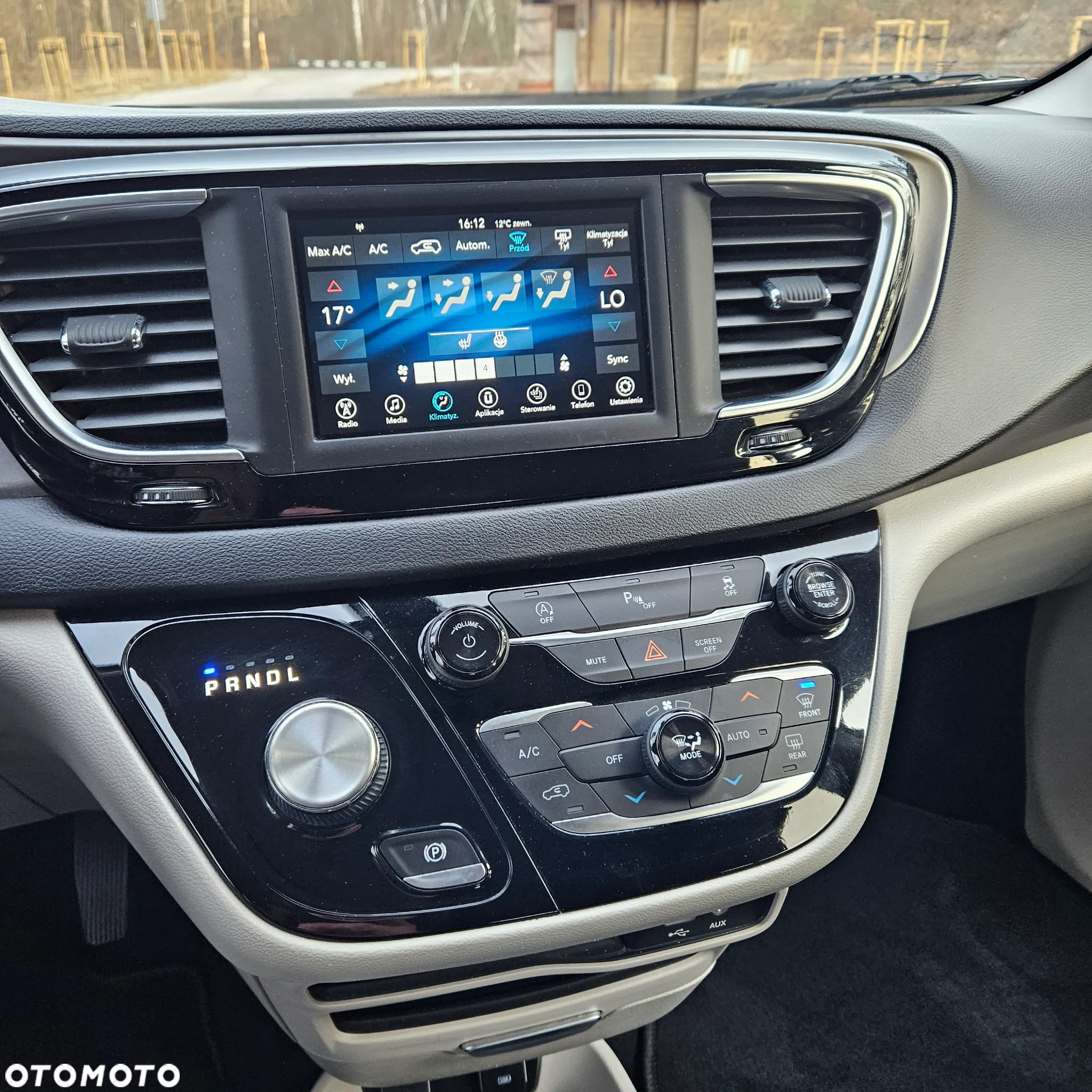 Chrysler Pacifica - 29
