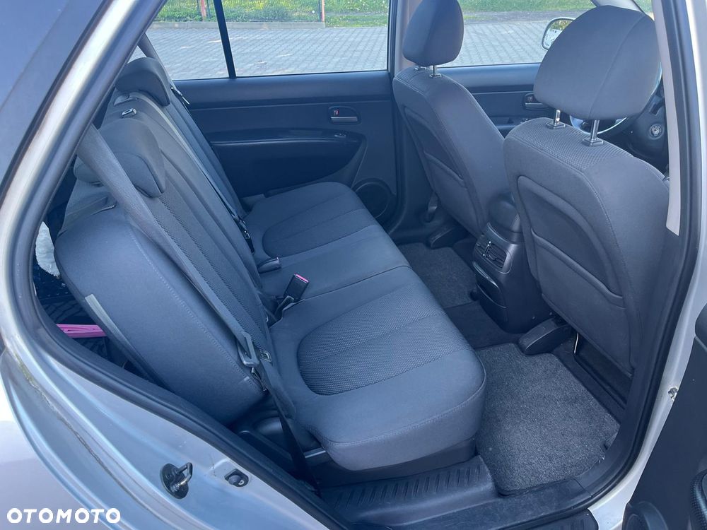 Kia Carens 2.0 EX - 13