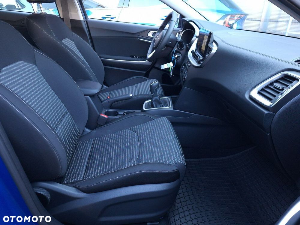 Kia XCeed - 31
