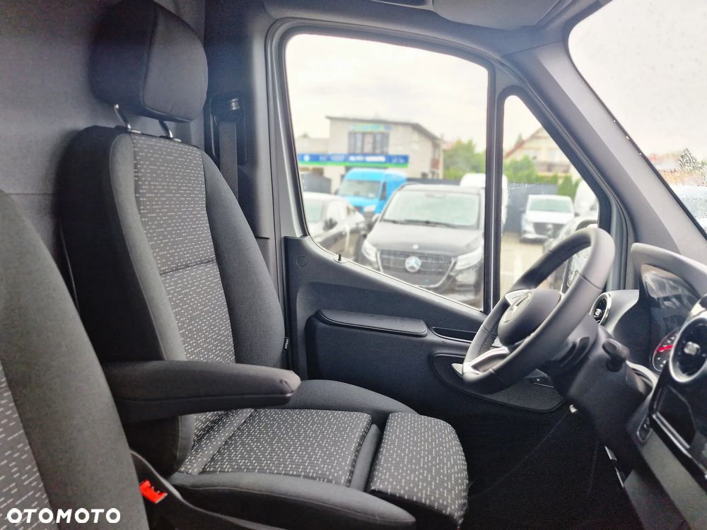 Mercedes-Benz Sprinter - 28