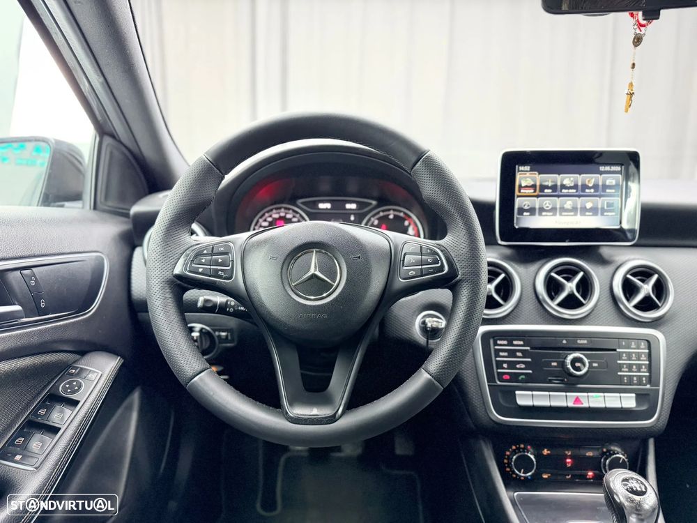 Mercedes-Benz A 180 d AMG Line - 18