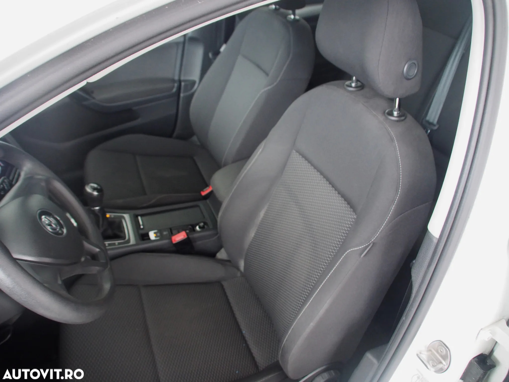 Volkswagen Golf 1.6 TDI Trendline - 6