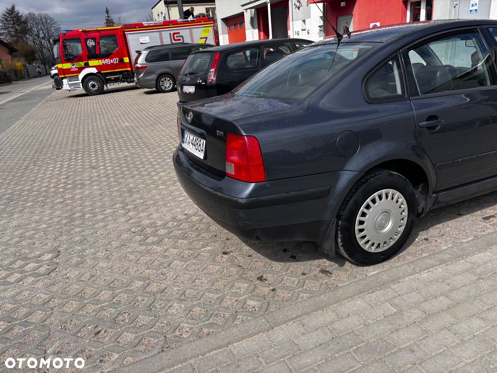 Volkswagen Passat 1.9 TDI Comfortline - 8