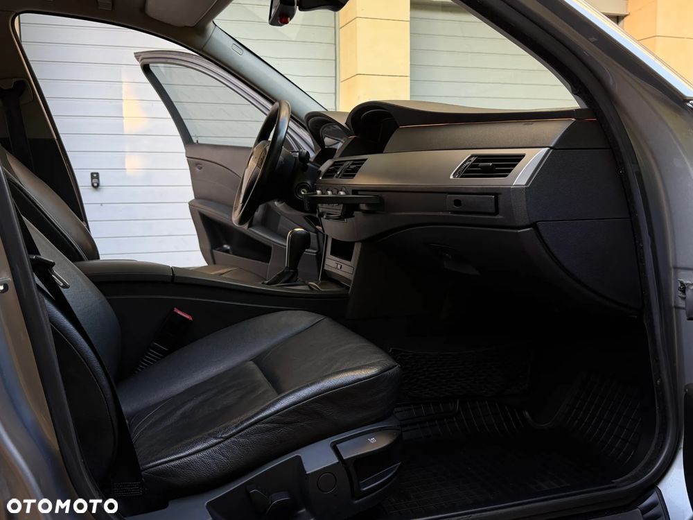 BMW Seria 5 525d - 11