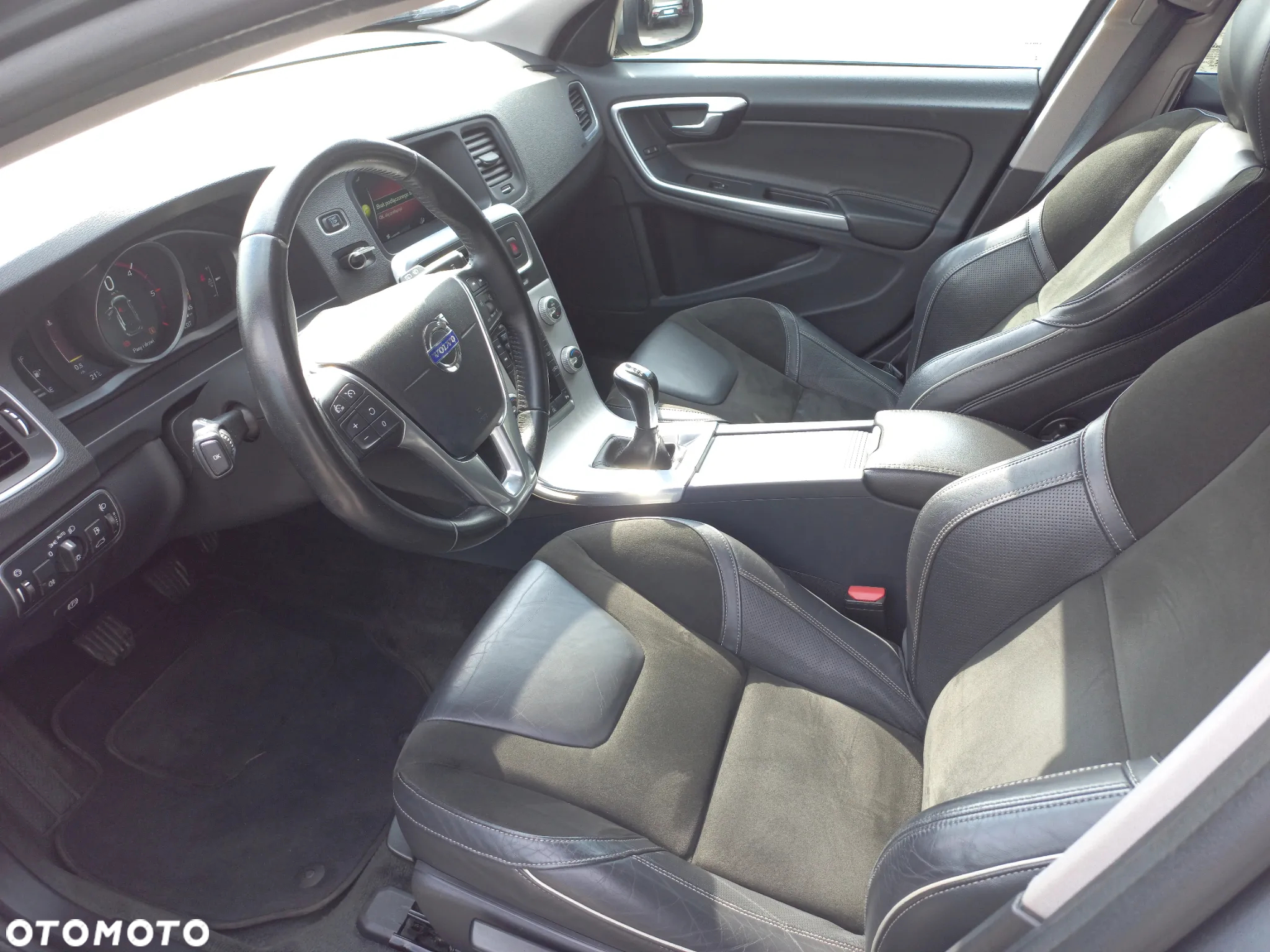 Volvo V60 D2 Drive-E R-Design Momentum - 10
