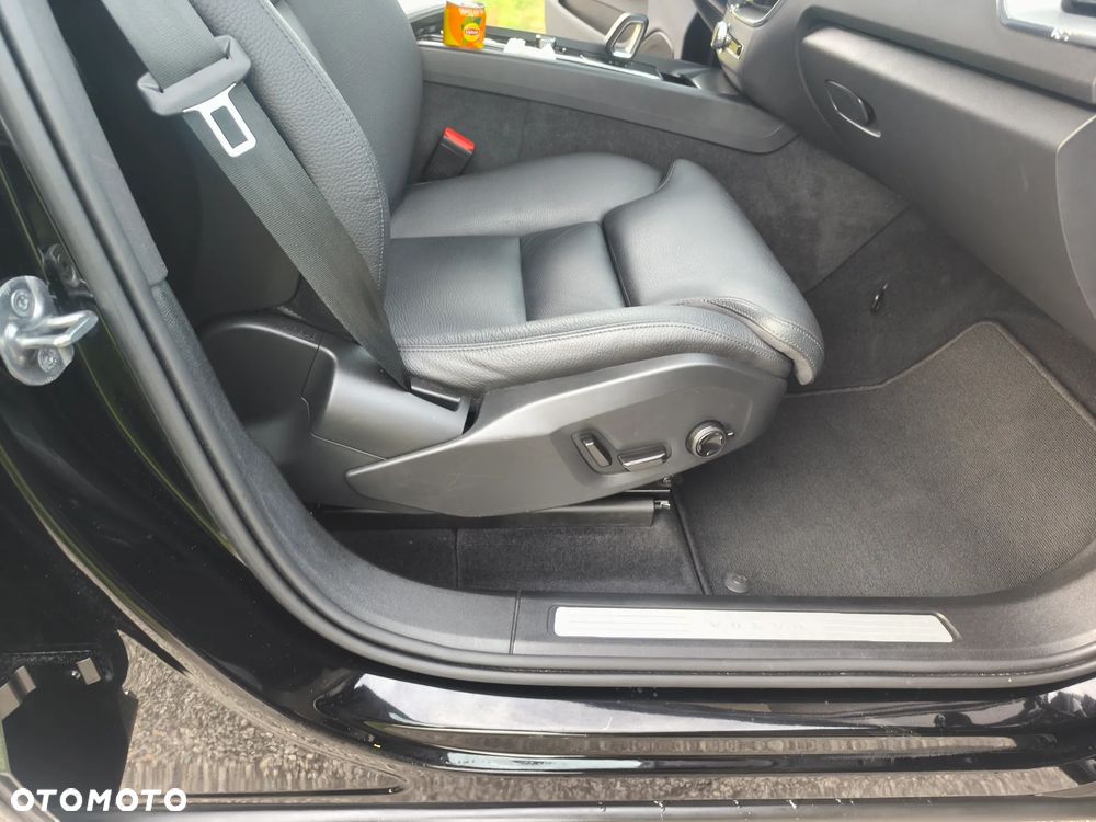 Volvo XC 60 B4 D Momentum - 18