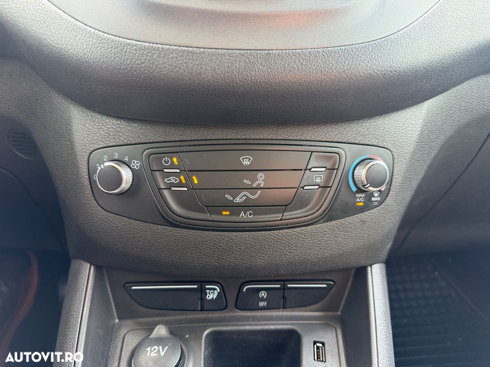 Ford Transit Courier - 9