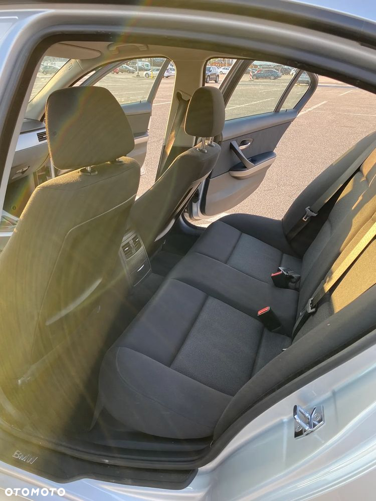 BMW Seria 3 318i - 24