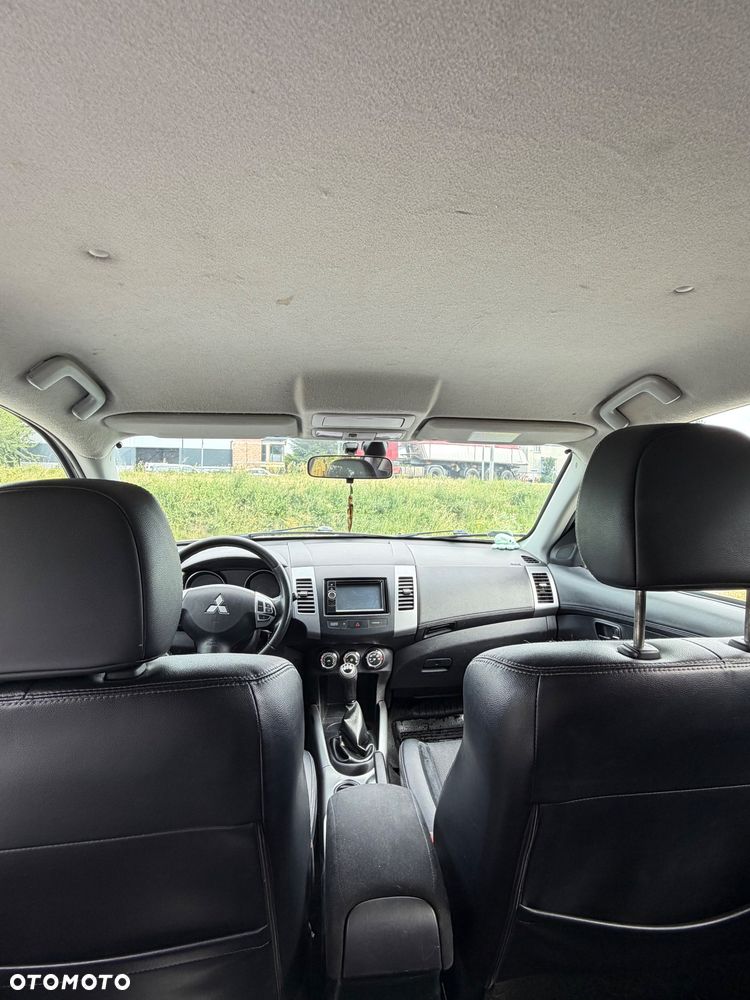 Mitsubishi Outlander 2.0 Intense NAVI 2WD EU5 - 18