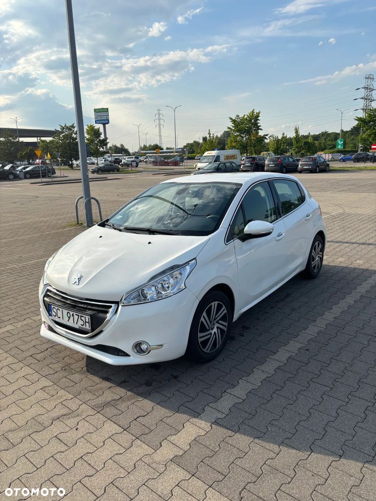 Peugeot 208 - 1