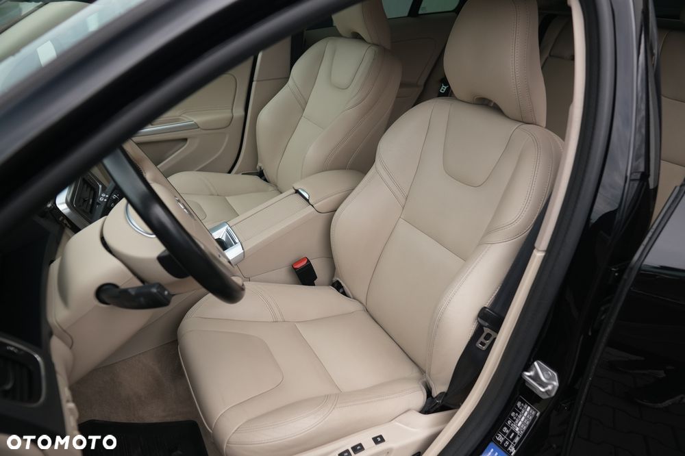 Volvo V60 T5 Drive-E Dynamic Edition (Momentum) - 9